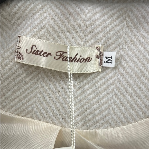 Elegant Women's Cream‎ Jacket - Picture 3 of 4